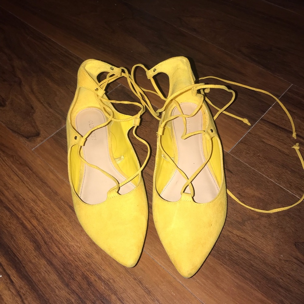 ✨LIKE NEW YELLOW POINTED BALLET FLATS✨